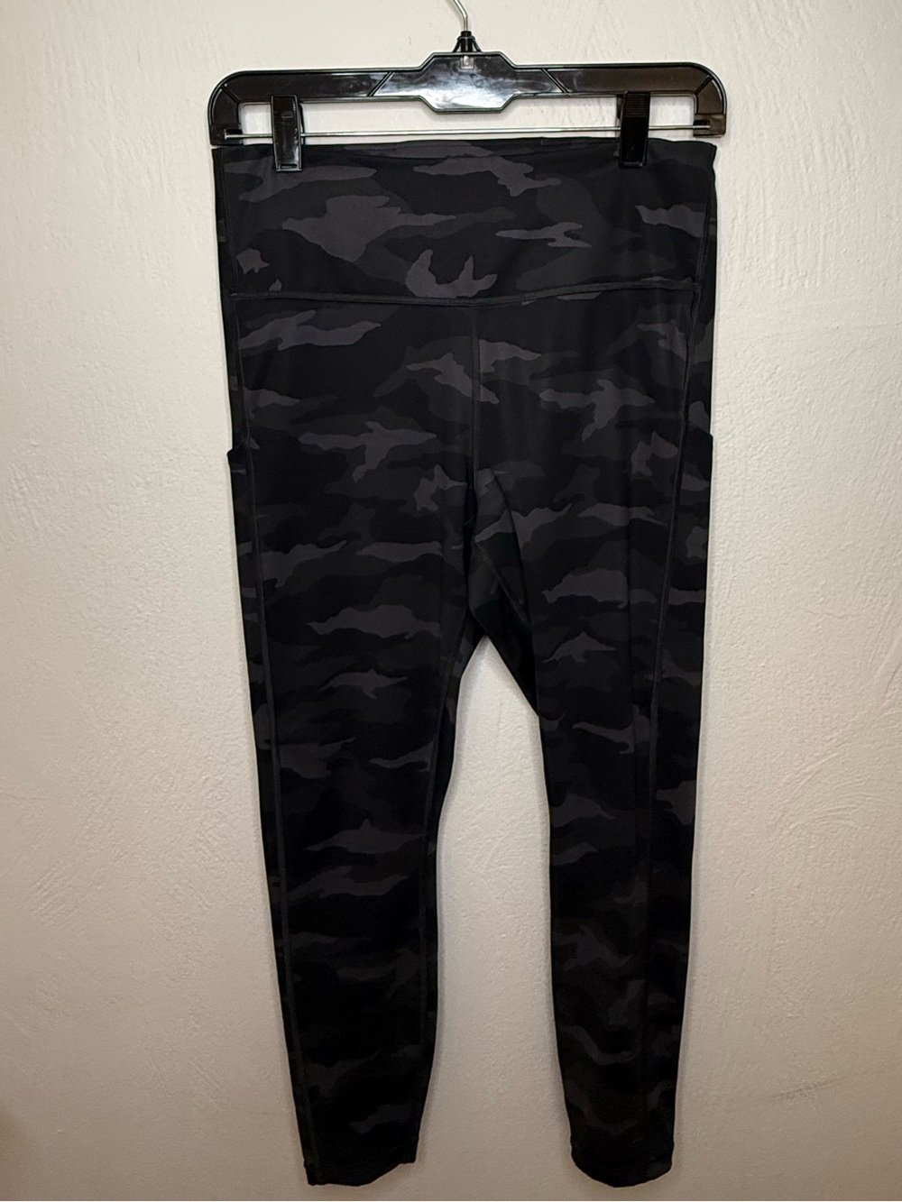 Athleta Black & Gray Camo Women’s Leggings - Ultimate Camo 7/8 Tight